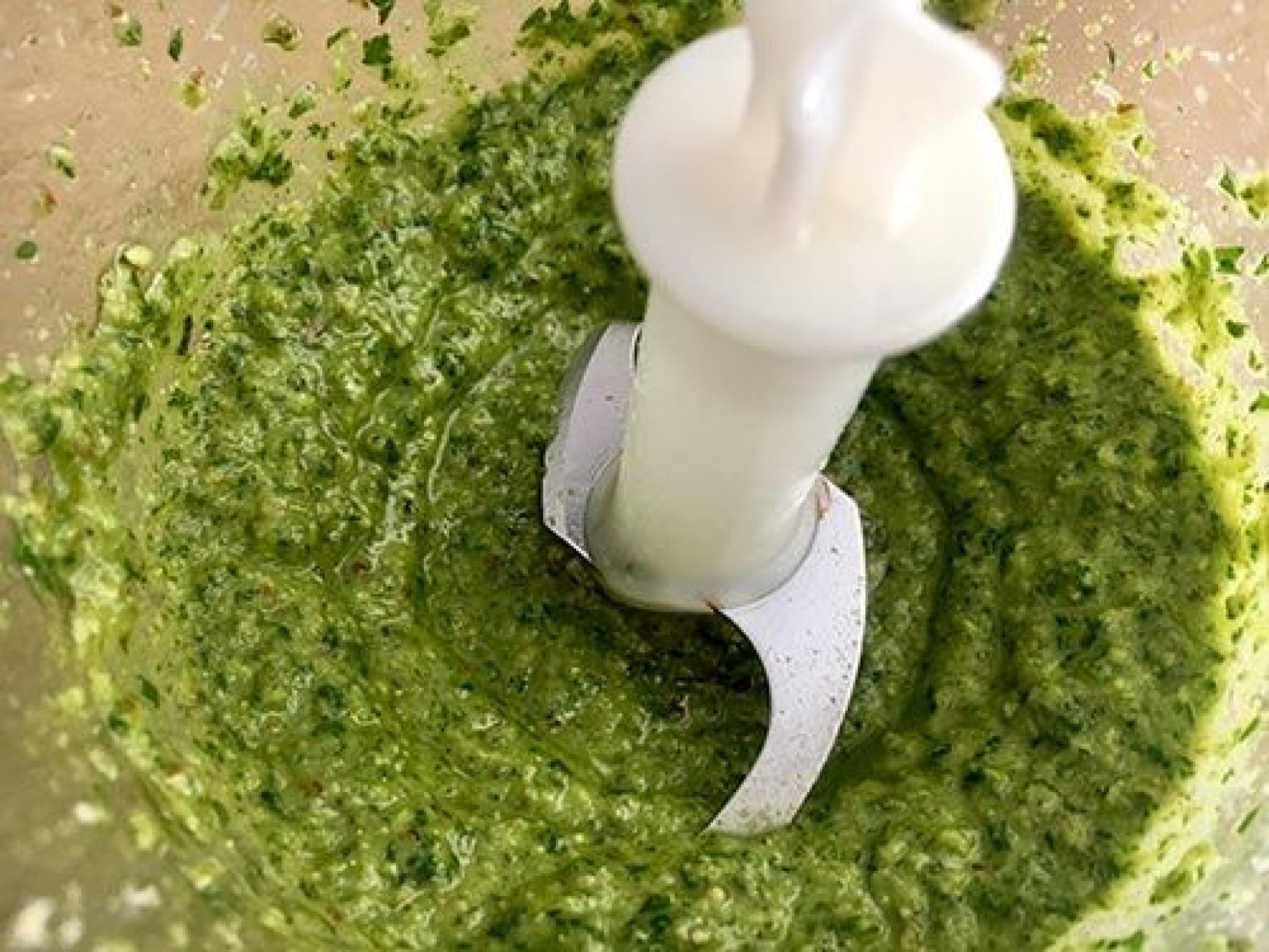 III Salsa « Pesto » keto o cetogénica. ¡Muy fácil, rápida y barata!