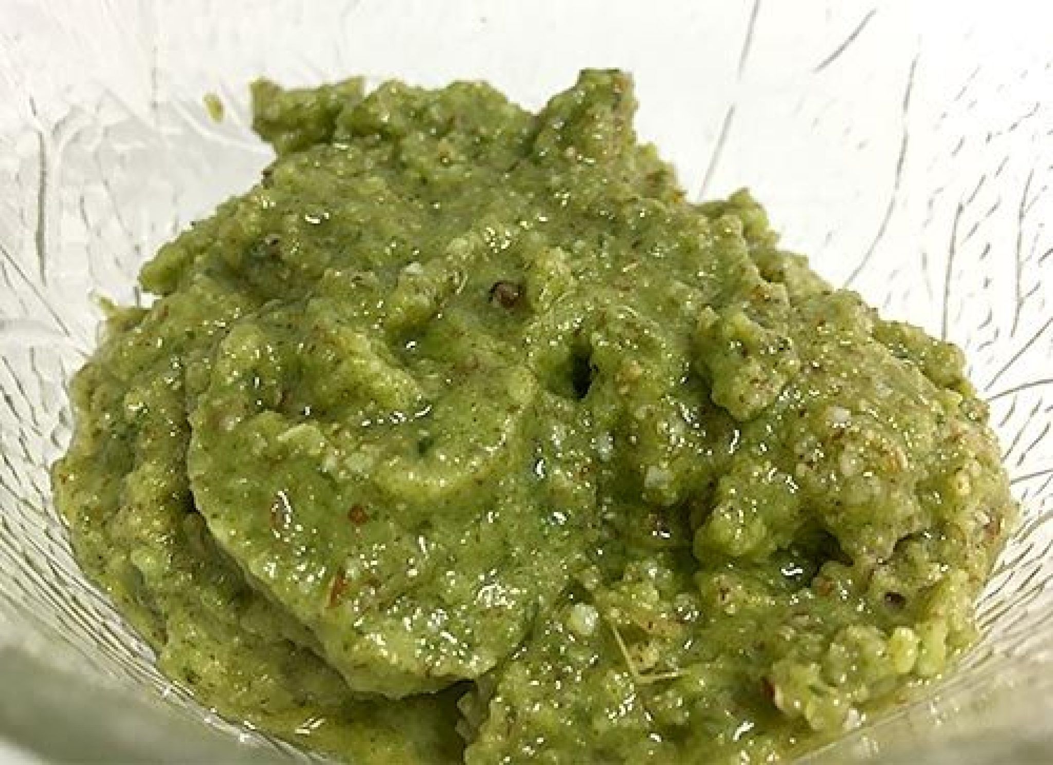 III Salsa « Pesto » keto o cetogénica. ¡Muy fácil, rápida y barata!